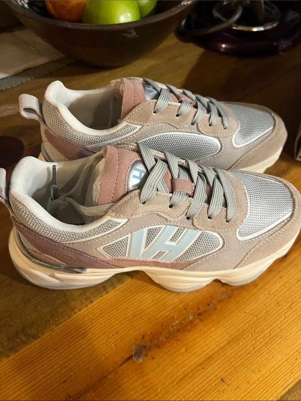 Vintage Havana Dash 8 Pink and Gray Women's Fashion Sneaker in size 6